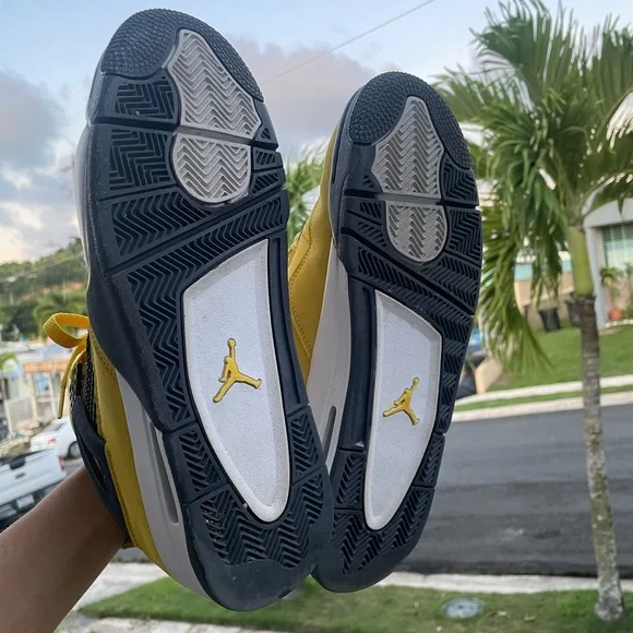 Jordan 4 Lightning - Picture 2 of 4